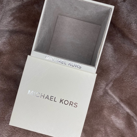 NEW~Michael Kors White Leather Watch - Picture 7 of 7